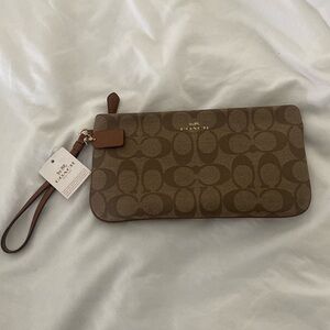 NWT Coach Wallet Wristlet Clutch brown logo